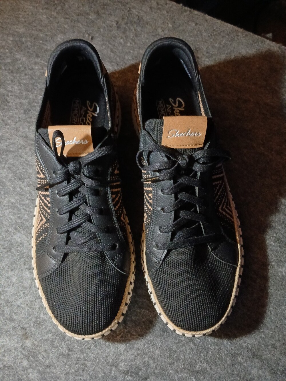 Skechers Womens Black Sneakers with Tan Accents Size 10